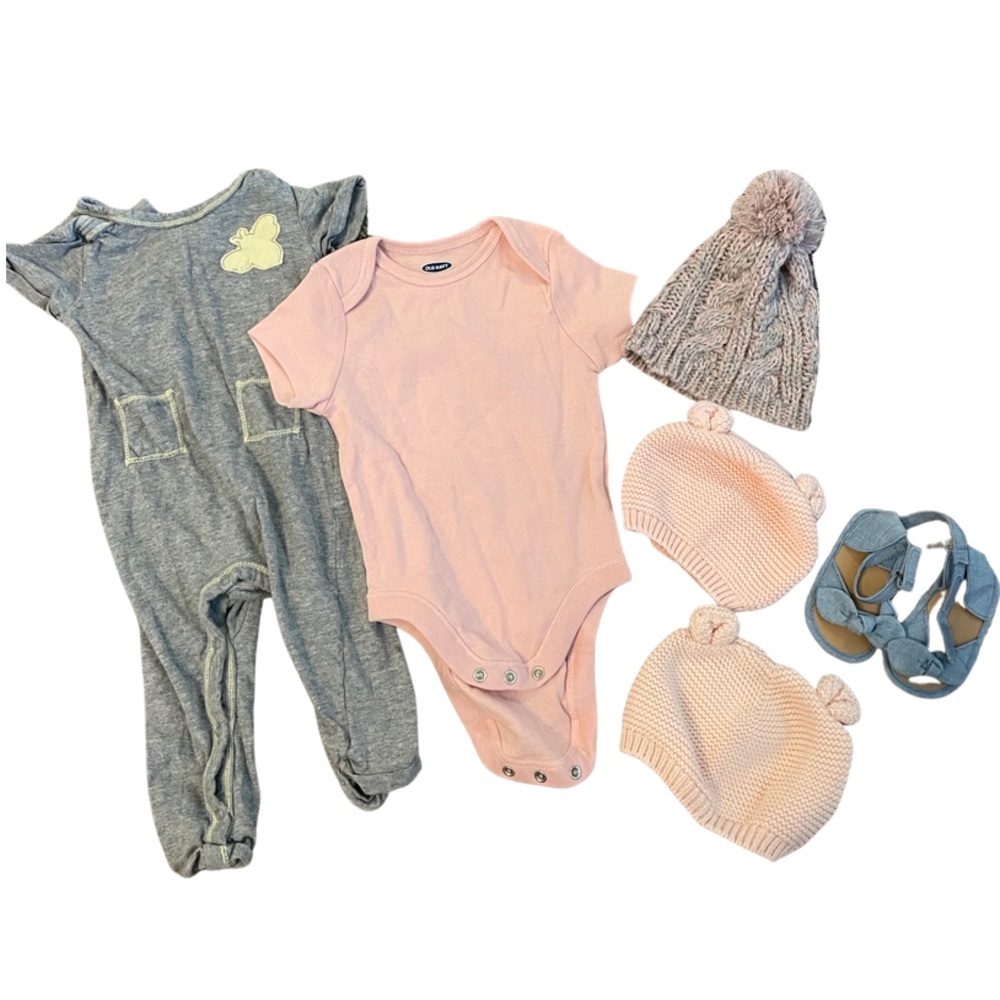 Bundle of 6 pieces girls clothes and accessories 0-6 months